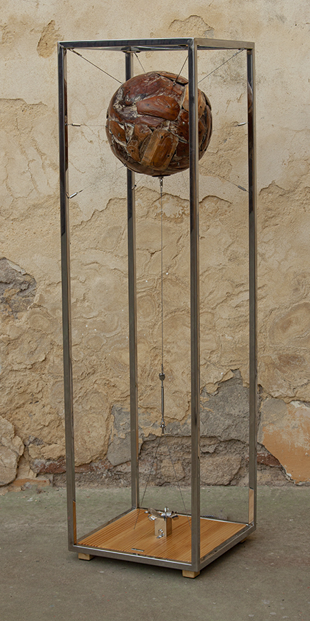 il mondo VIII – Prometeo - 43 x 43 x h150 cm – madera patinada, inox y leds