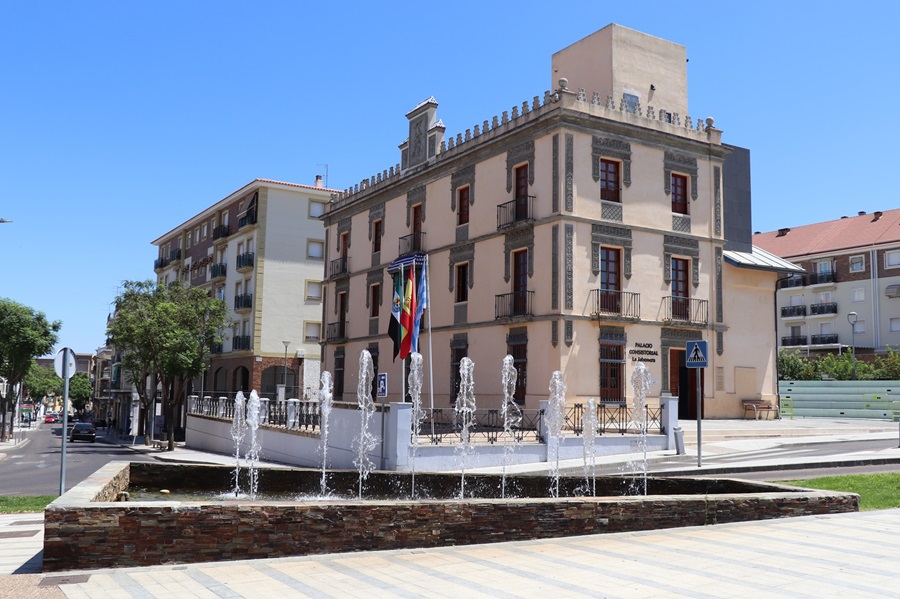 Ayuntamiento de Villanueva de la Serena, ubicado en una antigua fábrica de jabón, modelo de gran gestión municipal.