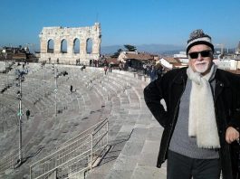 José Manuel Villafaina crítico teatral de PROPRONews en la arena de Verona.
