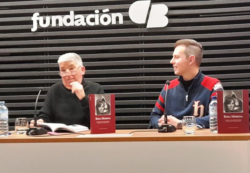 Manuel Iglesias, autor, presentando la obra junto a Manuel Trejo.