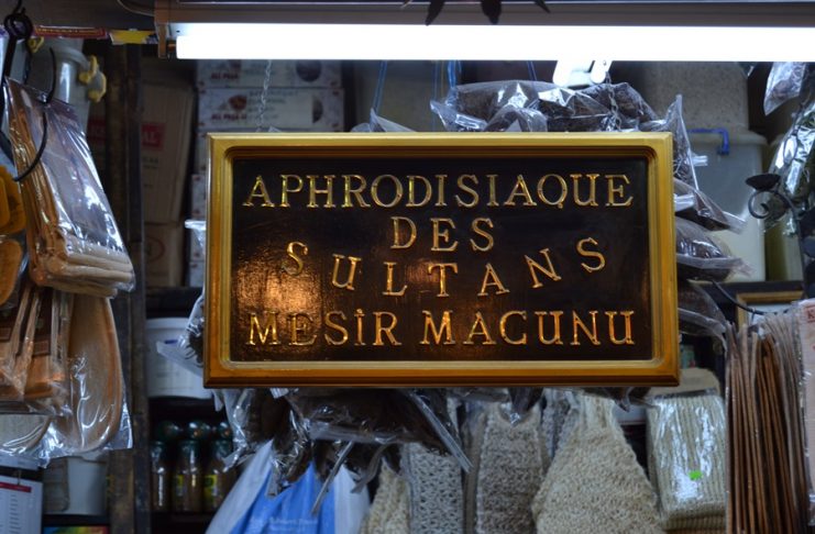 Tienda de afrodisíacos en el Bazar de las Especias de Estambul. J.M. PAGADOR