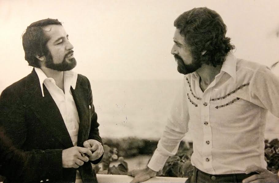Luis Molina, director de la Federación de Festivales de Teatro de América, y Villafaina en Puerto Rico, en los años 70.