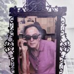 El doctor Curado, mirándose en el espejo donde Sigmund Freud se miraba cada día al salir de su casa de Viena. Mary Chel Soto