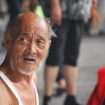 Ni siquiera un mayor chino, como este pequinés, debería contar cuentos chinos. J.M. PAGADOR