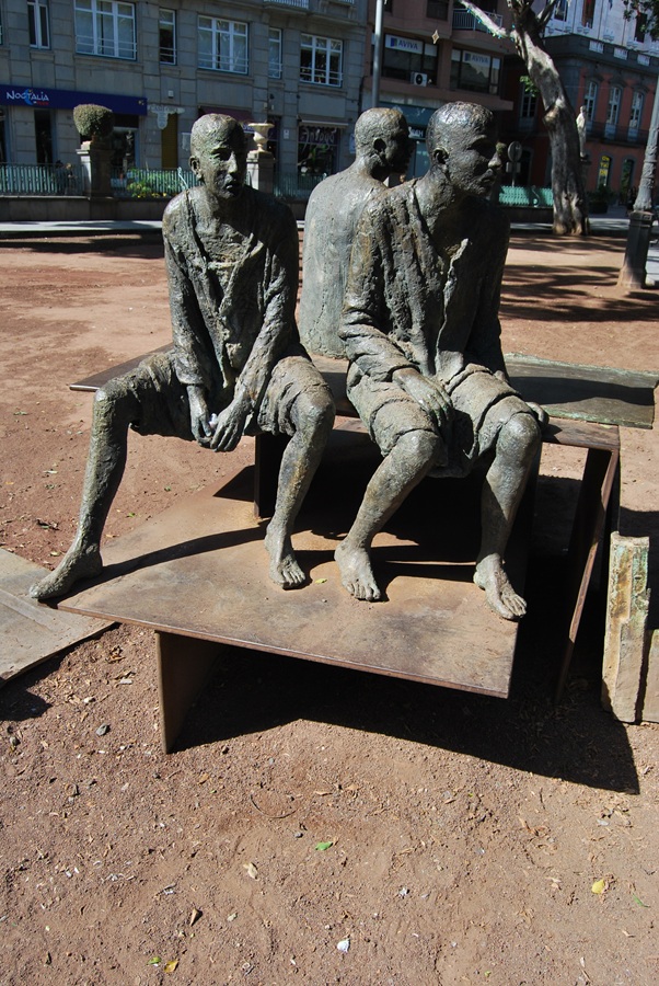 Un pasado negativo puede aplastarnos y convertirnos en estatuas. J.M. PAGADOR